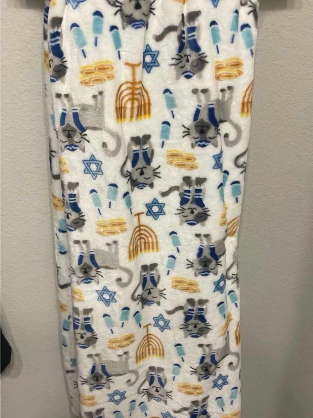 Berkshire White & Blue Hanukkah Cat Plush Throw Blanket